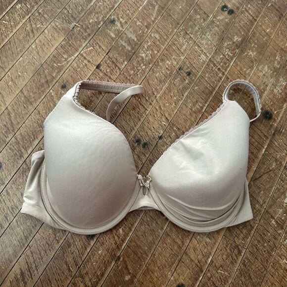 Victoria’s Secret 34DD Body by Victoria lined perfect coverage bra - Picture 1 of 3